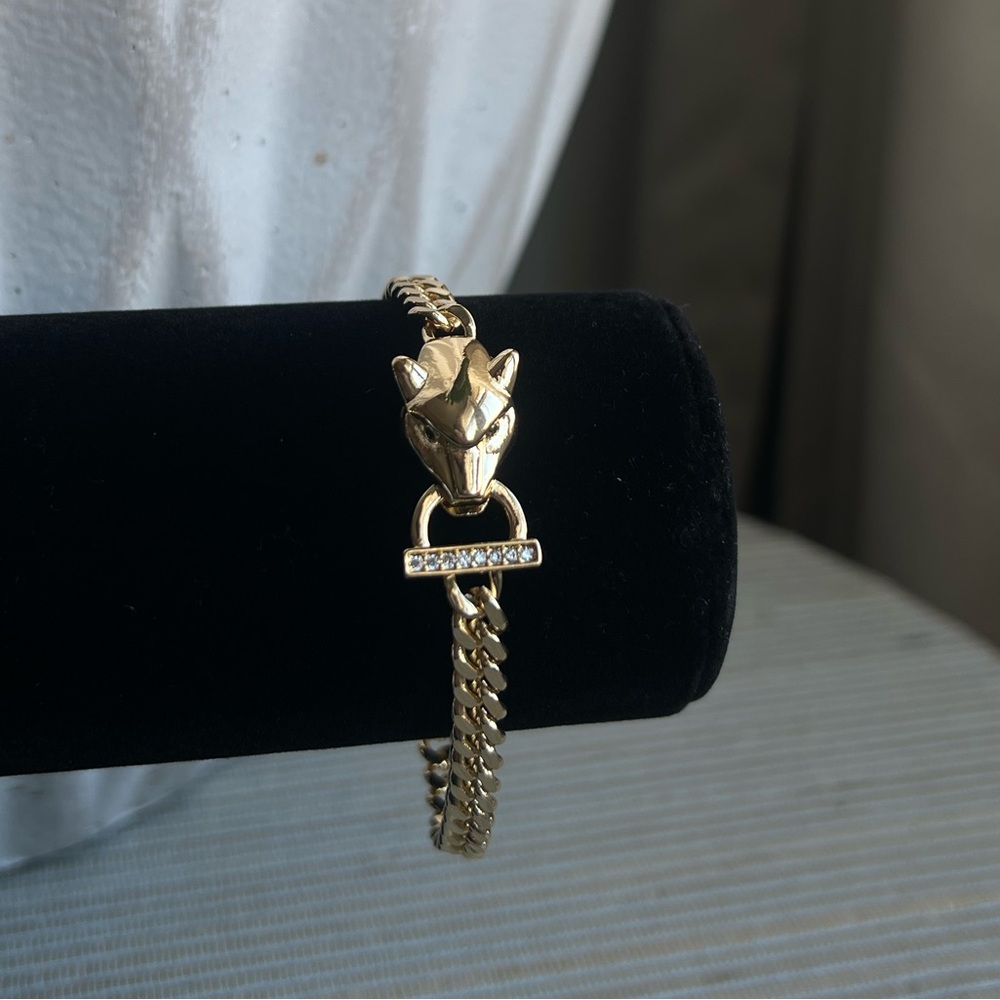 Plain Gold full sized Jaguar head with ring and pavé accents Bracelet